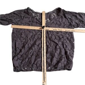 𝅺American Eagle Outfitters size XL purple lace long sleeve  V-neck top